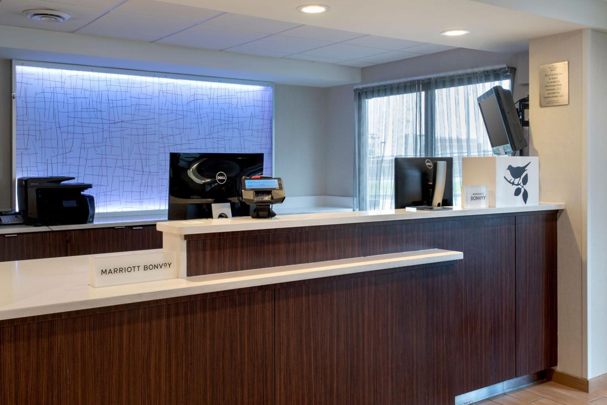 Fairfield Inn Rochester Airport Exterior photo